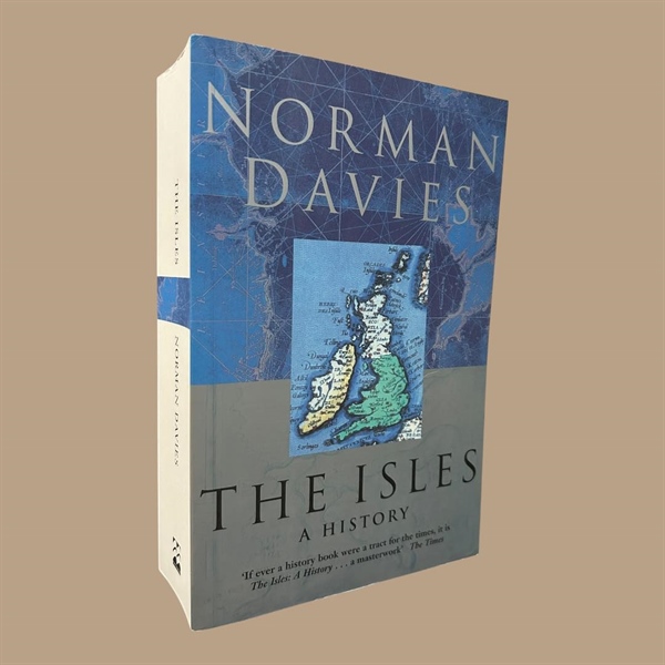 THE ISLES - A HISTORY By Norman Davies