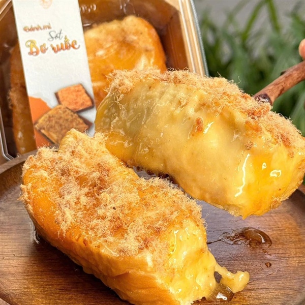 BÁNH MỲ SỐT BƠ RUỐC (HỘP VUÔNG)