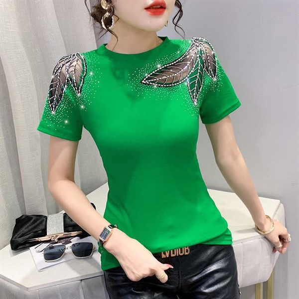 Áo thun cổ lọ đính đá