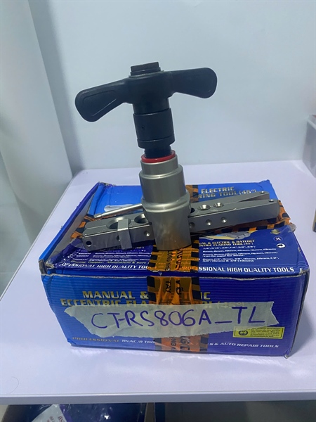 Bộ loe ống Dunnex CT-RS806A hộp carton, đầu vặn có Ratchet (có thể dùng khoan pin), có thanh gạt đính kèm theo kẹp ống (thùng 10 bộ) - HÀNG THANH LÝ - CHƯA ĐĂNG