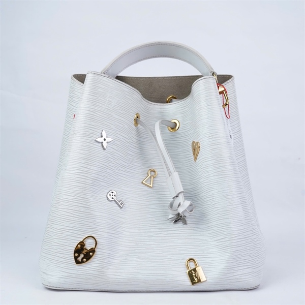 Túi LV Neo Noé trắng đính charm sz25 KG+