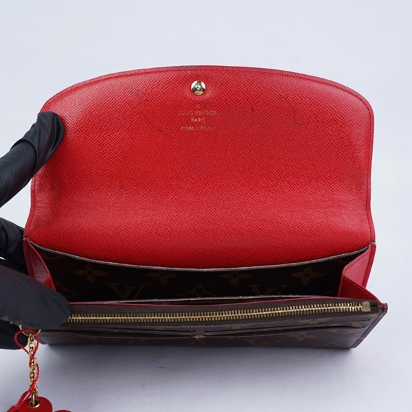 Ví LV hoa nâu nút hoa lòng đỏ KG+