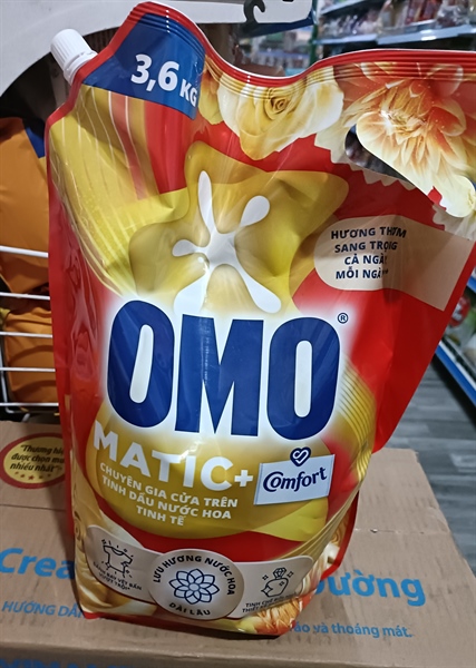 Nước giặt OMO MATIC tinh dầu