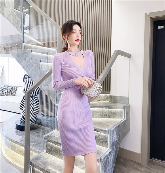 ĐẦM LEN BODY CUT OUT CỔ V MÀU TÍM CÀ