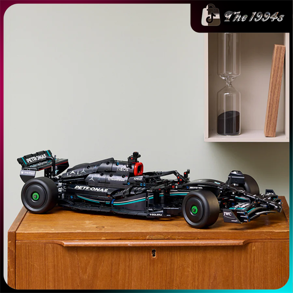 Mô hình lắp ghép Mecedes AMG F1 1:8 màu đen
