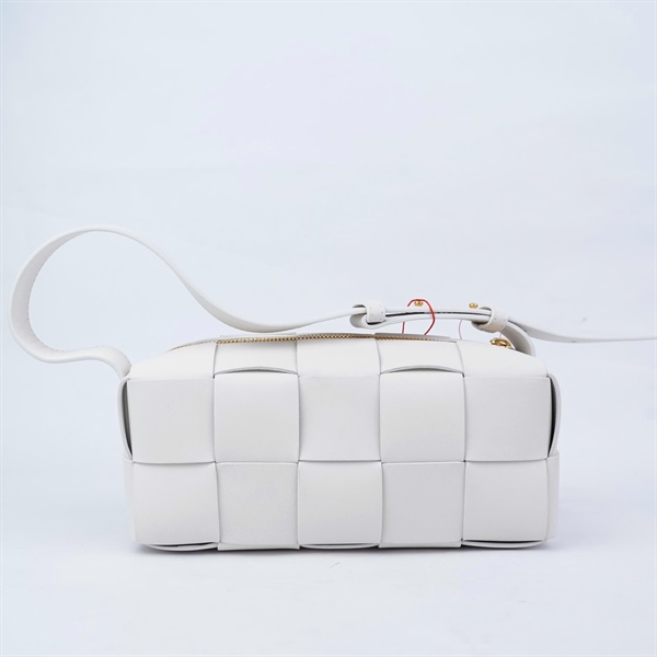 Túi Bottega kẹp nách trắng sz22 (LN) KG+