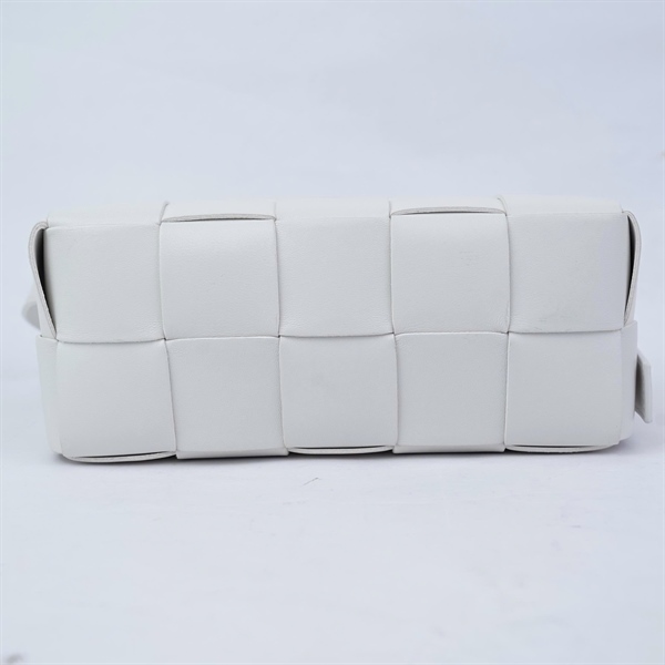 Túi Bottega kẹp nách trắng sz22 (LN) KG+