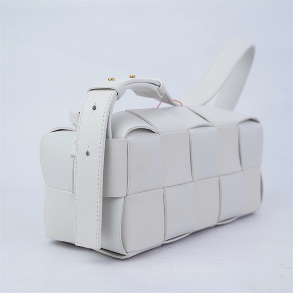 Túi Bottega kẹp nách trắng sz22 (LN) KG+