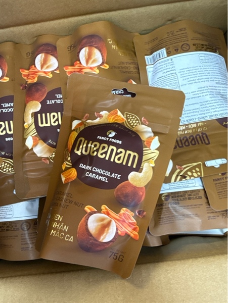 Chocolate Đen Phủ Hạnh Nhân Hạt Điều Mắc Ca Caramel