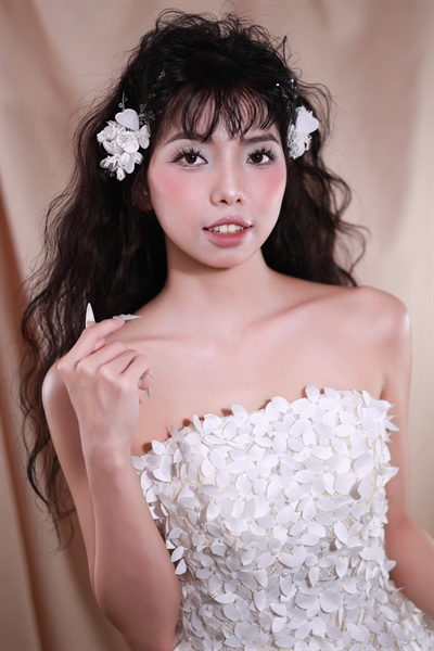 Cài tóc cô dâu hoa đất cánh tim nhỏ dễ thương đính hạt pha lê