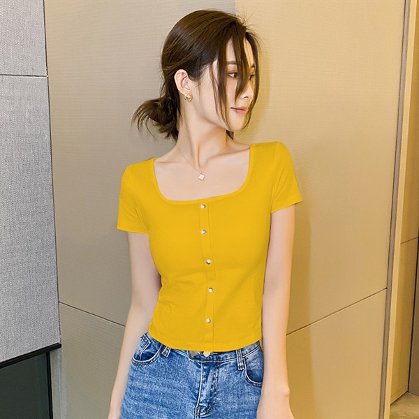 ÁO CROPTOP CỔ U PHỐI NÚT DÁNG LỬNG ( NGANG LƯNG QUẦN)