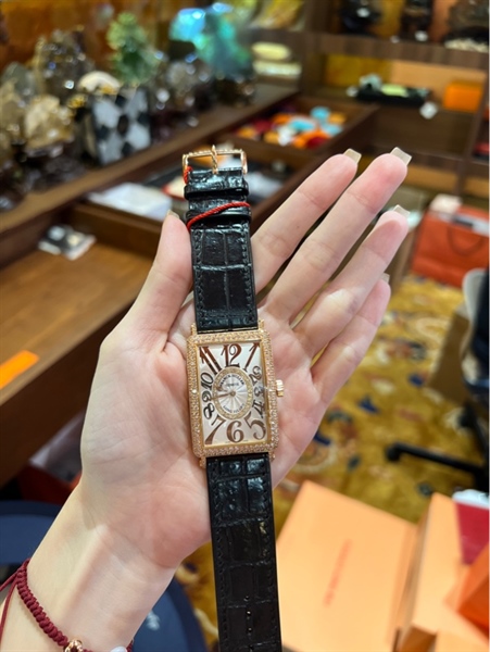 Đồng hồ Franck Muller Long Island mặt vuông quai nâu đỏ (1002QZDCD1R-No33) kèm giấy kiểm định KG+