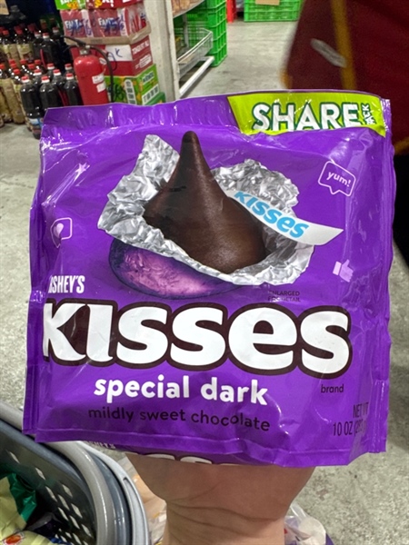 Kẹo socola Hershey's Kisses SPECIAL dark tím 283g
