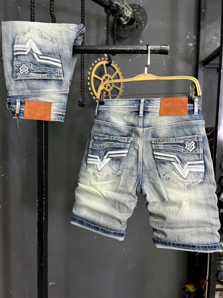 Sort Jean QC- JD764 xanh bạc was túi đắp da thêu Logo THREE