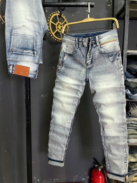 Jean Dài THREE- JD8005 xanh bạc was thêu 5 chỉ trước túi