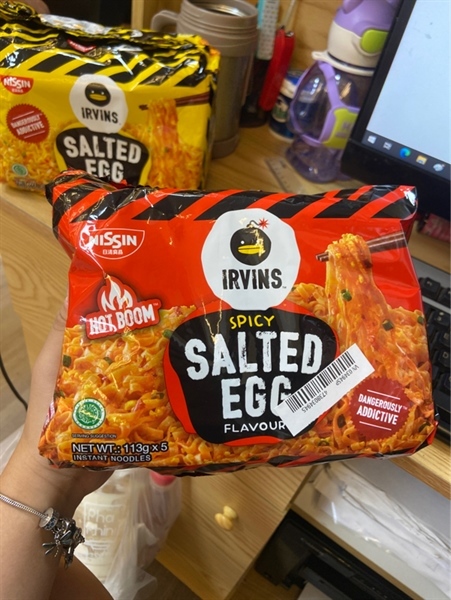 Mỳ Trứng Muối Irvin Vị Cay Salted Eggs Singapore 113gx 5 Gói