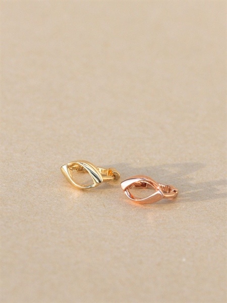 14K Monera mini huggie