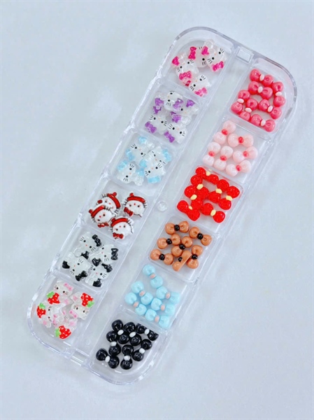 SET CHARM NHỰA 12 Ô_M01