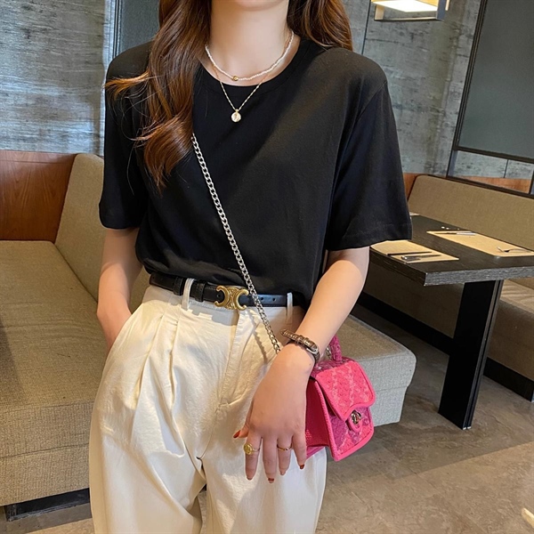 Áo thun suông cổ tròn