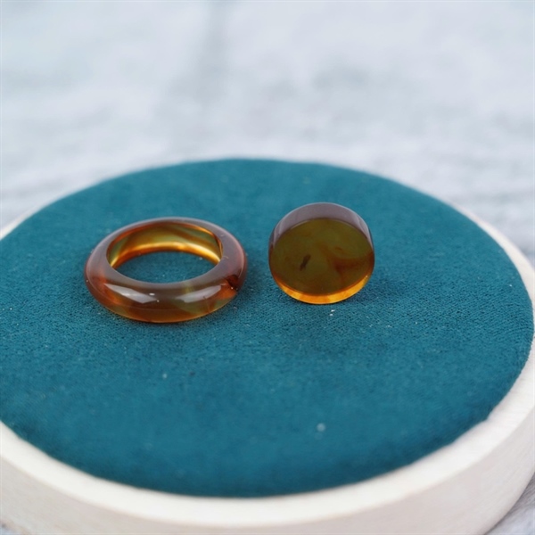 Nhẫn hổ phách nâu kèm lõi My +