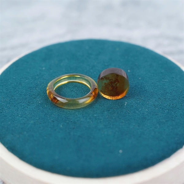 Nhẫn hổ phách vàng kèm lõi My +