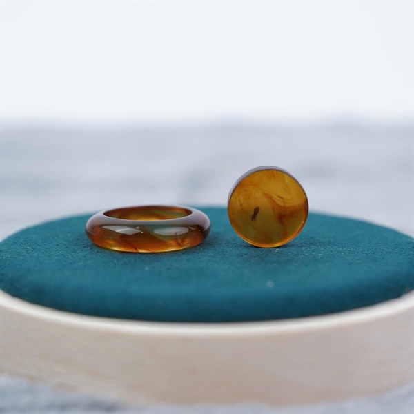 Nhẫn hổ phách nâu kèm lõi My +