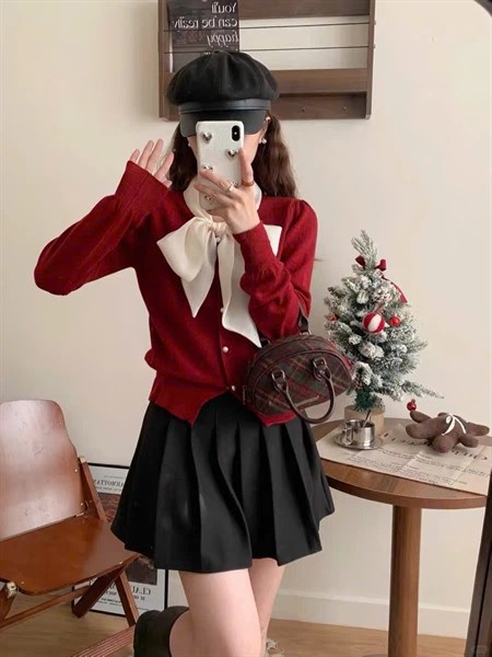 [T] Áo len đỏ cúc ngọc thắt nơ