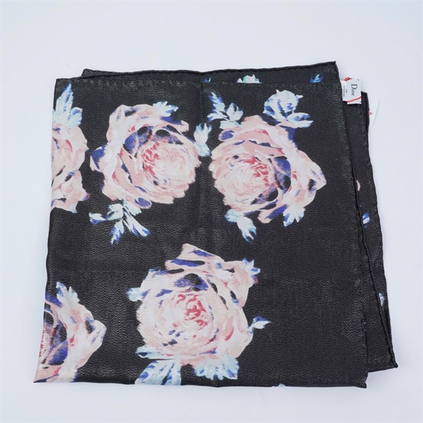 Khăn Dior đen ánh kim tuyến in hoa 67x65cm KG+
