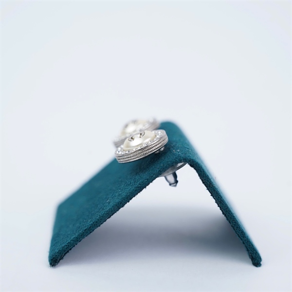 Bông tai Chanel ngọc trai đính kim KG+