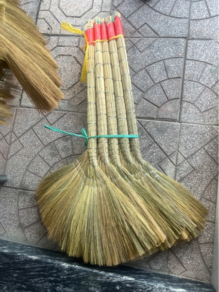 Chổi cán cây dầy