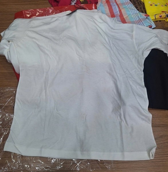 Áo thun trắng szM +