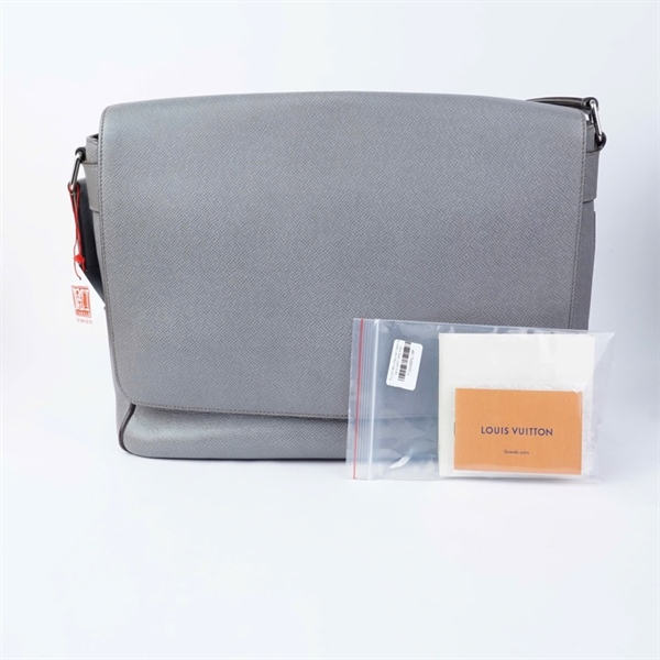 Túi LV đeo chéo xám kèm tag xanh sz37 (HV) KG+