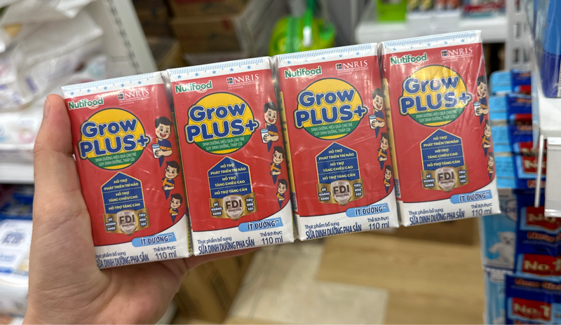 Sữa nước Nutifood GrowPlus+ đỏ ít đường 180ml