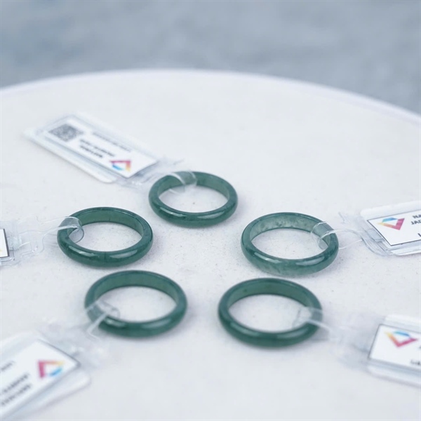 Nhẫn cẩm thạch xanh Gua+