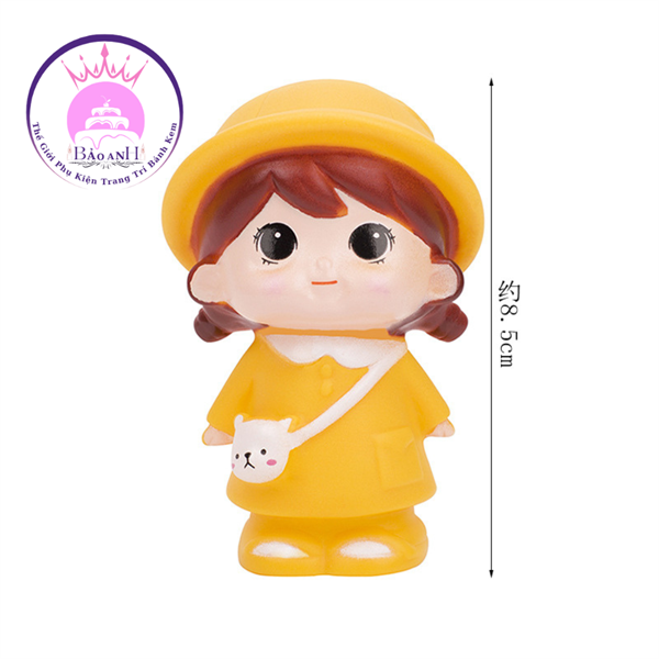 Bé Đeo Túi Trắng ( Bé Gái )