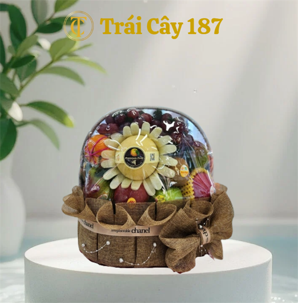 Giỏ Trái Cây Nhập Khẩu và Hoa Tươi Tặng Người Thân ( Nâu )