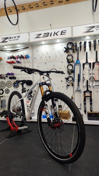 Xe Đạp MTB Custom Màu Trắng ( KH008567 - Tấn Thành)