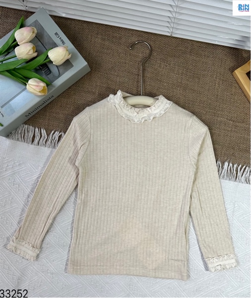 33252- Áo giữ nhiệt cổ bo ren sọc lớn kem