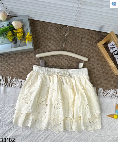 33182-Chân Váy Thô Thêu Nhiều Hoa 2 Tầng Kem