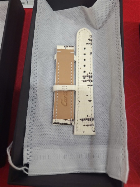 Dây đồng hồ Cartier trắng da cá sấu +