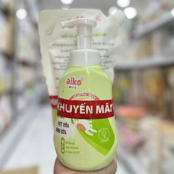 Combo 1 chai + 1 túi nước rửa bình và rau củ Aiko tạo bọt Hương táo 500ml