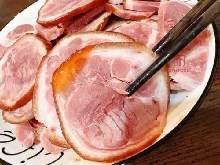 Thịt chân giò hun khói