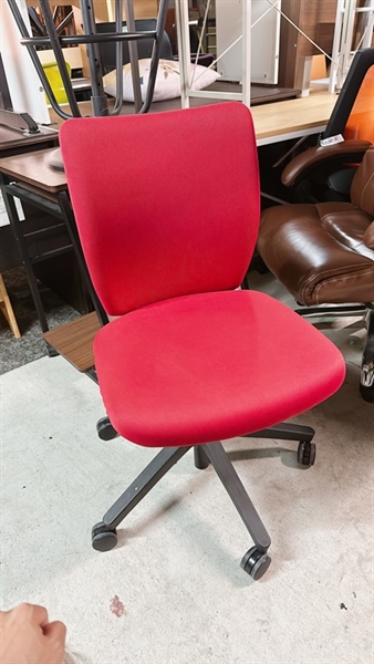 Ghế xoay không tay vịn đỏ