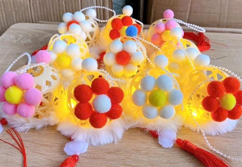 Đèn Hoa, có đèn, có dây đeo ngọc trai 📌Sỉ 11k/c