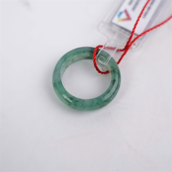 Nhẫn cao băng jadeite a Myanmar (444226) +