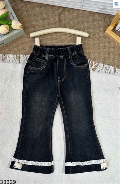 33329-Quần jeans loe đính kitty nổi phối ren