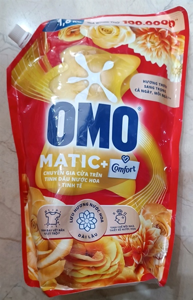 Nước giặt OMO MATIC cửa trên tinh dầu nước hoa tinh tế 1,8kg