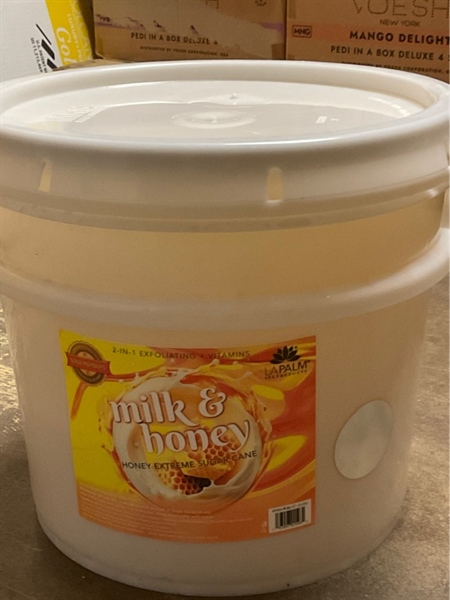 Honey Extreme Sugar Cane Scrub Bucket (4.0 gallon - bucket) Milk & Honey