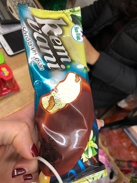 Kem socola vỏ giòn