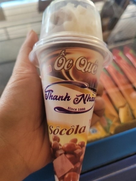 Kem ốc quế socola